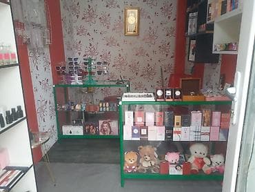 Xətai rayonu 58 nömrəli məktəbin yani 30 nömrəli dayanacaqda yerləşir — 4