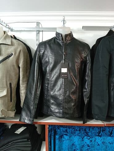 Kişi üçün dəri gödəkcə - Rəng: qara - Model: düz kəsim, minimal