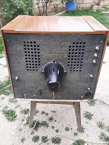 Smart TV bokslar: Antik televizor model REKORD 12 1952 ci ilindi boş bekar adamlar — 3