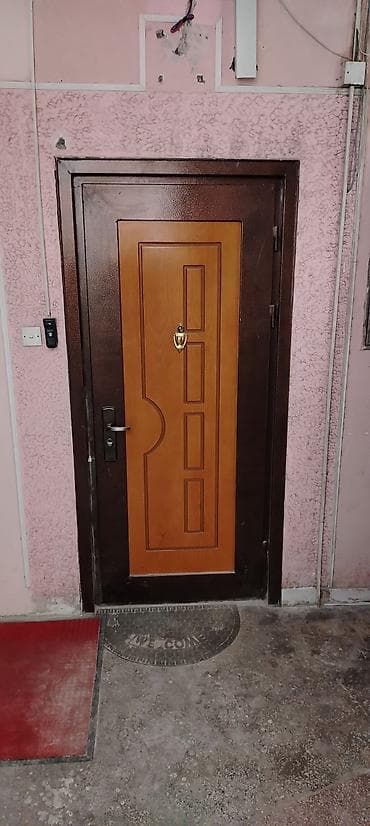 Dəmir giriş qapısı - Material: möhkəm metal karkas, üzərində taxta
