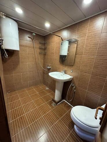 1 otaqlı kohnə tikili: Razində Ülvi şadlıq sarayı yaxınlığında,20 mərtəbəli tikilinin 6-cı — 6