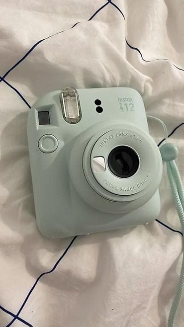 ucuz printer satilir: Fujifilm Instax Mini 12 ani fotoaparatı. Açıq mavi rəngdə, kompakt və — 1