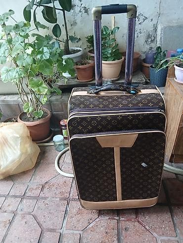 LOUIS VUITTON brendi olan təkərlı, teleskopik tutacaqlı böyük tutumlu — 3