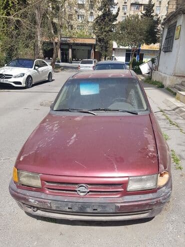 Opel Astra: 1.8 l | 1996 il 200000 km Hetçbek