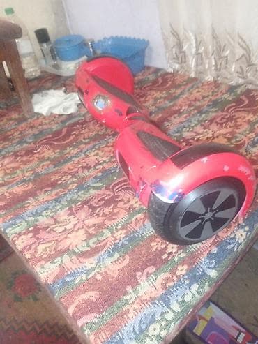 Elektrik nəqliyyatı: Qırmızı rəngdə balans skuter/hoverboard - İki təkərli, özünü — 2