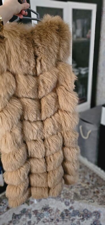 женские удлиненные жилетки: Tüklü qadın jileti – uzun model, dəri əsaslı. - Rəng: açıq — 2