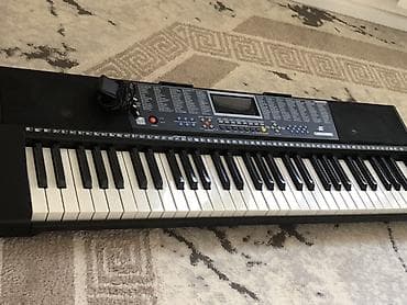 Sintizator. 61 klavişli bütün funksiyaları tam işlək vəziyyətdə. Yaxşı