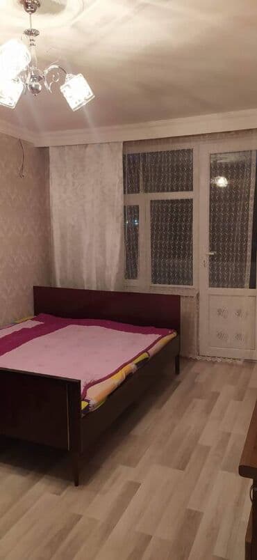 1 otaqlı kohnə tikili: Hövsan qəsəbəsi, Pekarnı tərəf, 4 mərtəbəli köhnə tikili binanın — 1