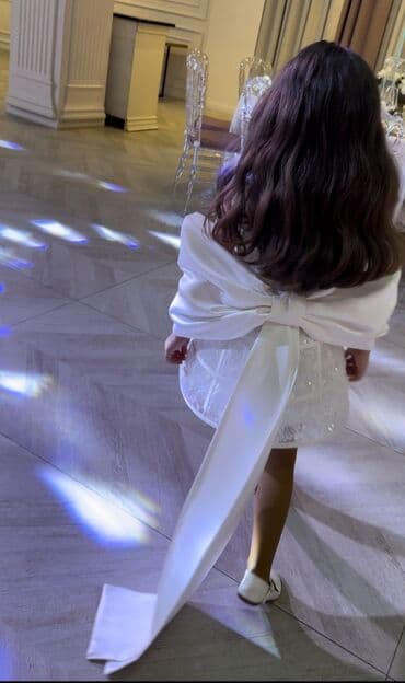 ağ kedlər: Uşaq üçün zərif ağ ziyafət/libas - Model: qısa ətəkli, korset üstlü — 10