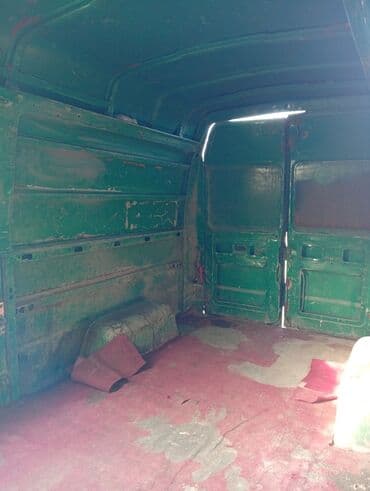su getiren masinlar: Yükdaşıma xidməti – yaşıl rəngli iri həcmli yük mikroavtobusu - Uzun — 8