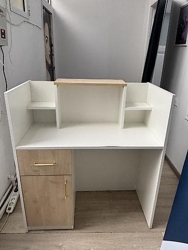 Resepsiyon/qarşılama masası - Material: ağ rəngli laminat MDF və açıq