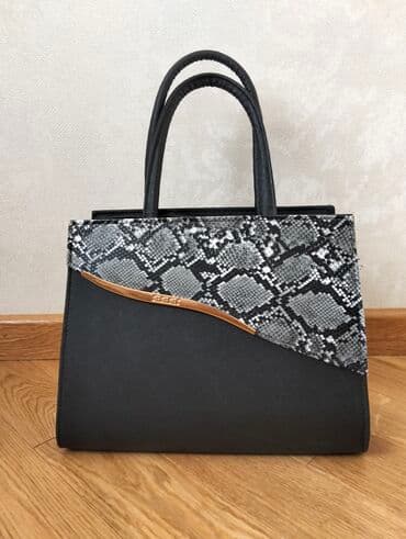 женские сумки с декоративным ремнем: Zərif dizaynlı qadın əl çantası - Rəng: qara, üst hissədə boz-qara — 1