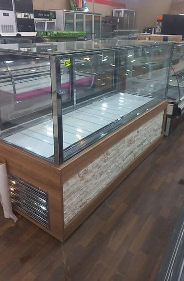 Şirniyyat/əlavə qida vitrin soyuducusu - Ön və yan tərəfləri tam