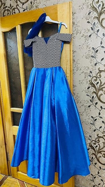 Razmer 158 (12-13 yaw)Mavi-qaralı ziqzaq naxışlı üst hissəsi və parlaq lalafo.az -da Razmer 158 (12-13 yaw)Mavi-qaralı ziqzaq naxışlı üst hissəsi və parlaq