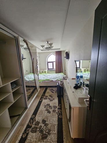 Bağ evləri: Tam merkezde univermagin qarsisindaki binada her bir serait olan ev — 6