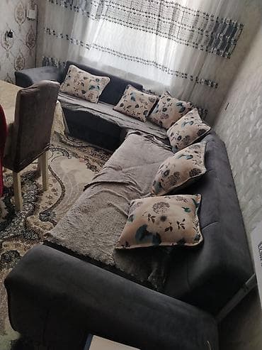 Kunc divan satilir 420azn. Acilir bazalidir. Madeyradan alinib. Unvan — 1
