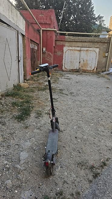 m4 pro max scooter: İşlənmiş Elektrik samokat 9", 351 - 500 Vt, 26 - 35 km/s, Ünvandan götürmə — 4