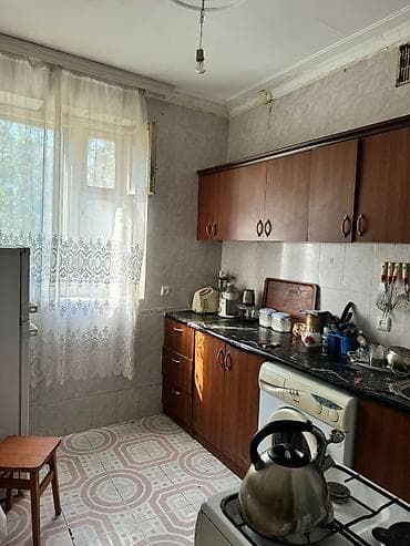 kiraye menzil baki: 3 otaqlı mənzil – geniş və işıqlı Xüsusiyyətlər: TECILI qanuni 3 — 7