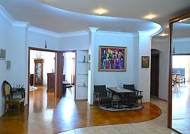 28 may kiraye ev: Сдается уютная 4-х комнатная квартира в центре Баку, в жилом комплексе — 4