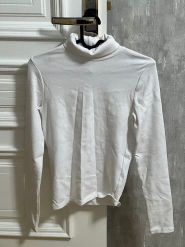 женские белые свитера: Stradivariusdan alınıb yendiir geyilməyib etiketi üstündədir,xs — 2