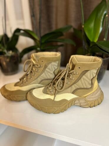 Təsviri: Razmer : 38 Qadin ucun - Rəng: bej/qum tonlarında kombinə