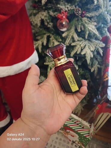 Toy paltarları və aksesuarları: Məhsul: Qadın ətiri – Victoria’s Secret (etiketdə “VICTORIA SECRET” — 1