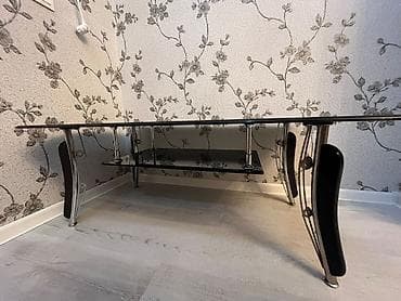 Jurnal masası, İşlənmiş, Açılmayan, Şüşə, Dördbucaq masa