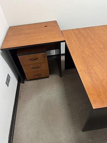 Б/у, Для директора, Квадратный стол at lalafo.az Б/у, Для директора, Квадратный стол