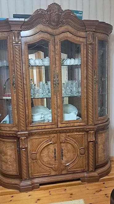 qedimi esyalar: Klassik üslubda vitrin-bufet - Material: ağac əsaslı (təbii ağac — 1