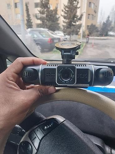 ekran karti: Avtomobil DVR-i (3 kamerali) 4k wayfayli 128gb yadas karti ustunde ve — 4