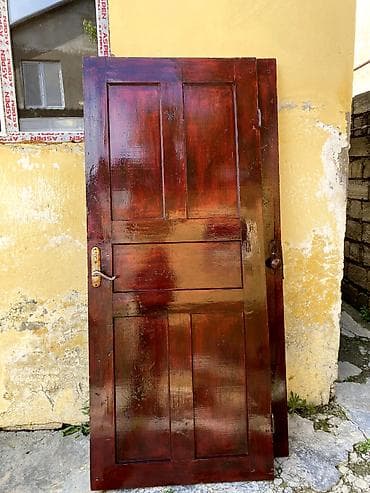 Taxta qapi, biri 25 azn, 5 ededdir,temiz taxtadır . Unvan : Yasamal — 5
