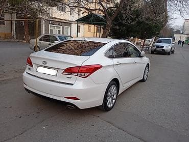 emblem: Hyundai i40: 1.7 l | 2013 il Sedan — 7