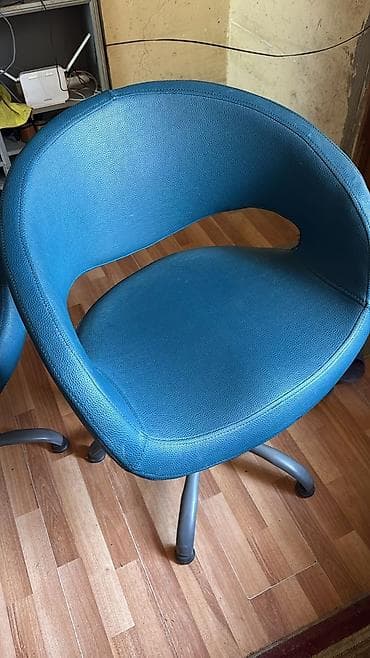 Mavi rəngli dönər oturacaq cütü - Müasir, oval formalı kürsü dizaynı lalafo.az -da Mavi rəngli dönər oturacaq cütü - Müasir, oval formalı kürsü dizaynı