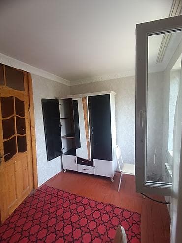 Tələbə bəylər üçün 2 otaqlı mənzil. Təsvir: - Uzun, işıqlı otaq: 2