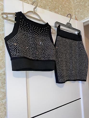 desd paltarlar: Qara rəngdə, daşlarla bəzədilmiş iki hissəli dəst: Materalı beden — 5