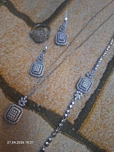 qizil destleri 2021: Zərgərlik dəsti – gümüş rəngli bujiteriya dəsti. zərif -işiqlı — 3