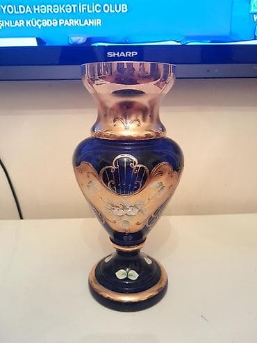 demir dekor: Guldan.Rengi zeri getmeyib.Hezi Aslanovda — 2