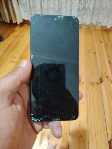panel cit: Xiaomi Redmi smartfon - Model: Redmi (arxa etiketdə 2201117TG — 1