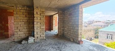 Hasar karkas beton kəmər üzrində tikilib və izolyasiya olunub. Ev — 3