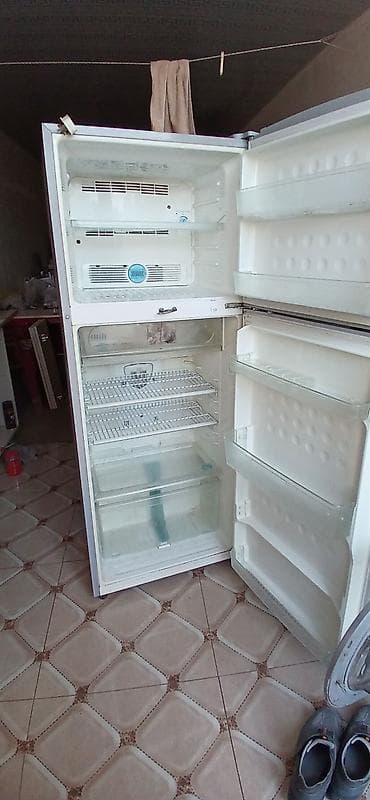 dondurucu kameralar: İki qapılı soyuducu - Rəng: Gümüşü (inox görünüşlü) - Üst kamera – — 2