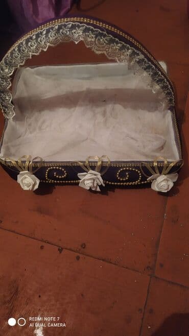 nişan paltarları: Məhsul: Bəy‑gəlin aksesuarları üçün dekorativ dəst - Tərkibi: 1 ədəd — 1