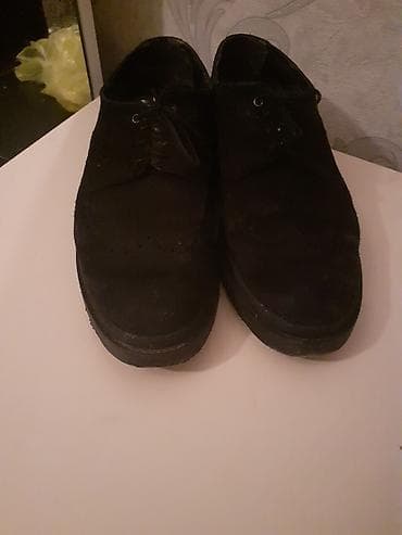 ayaqabı kişi: Gencede satilir nabuk botinka su kecirmir — 1