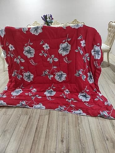 Qırmızı rəngli çiçək naxışlı yorğan - Material: yumşaq parça üstlük