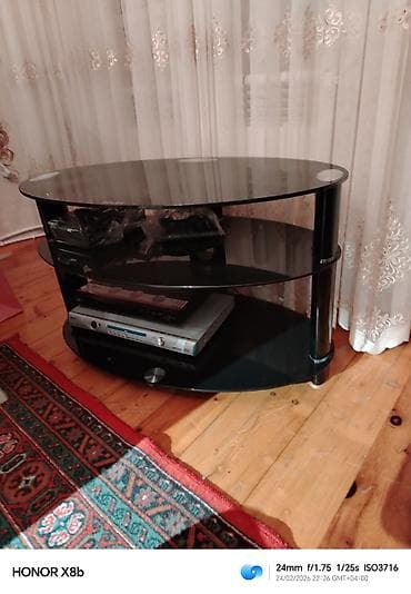 kunç divan: Düz TV altlığı, Polkalı, Şüşəli — 1