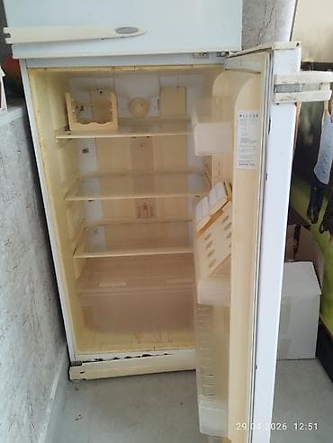 2 qapılı Beko Soyuducu Satılır, rəng - Ağ, Təkərli