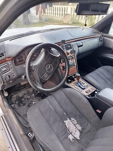 111 motor mercedes: Mercedes-Benz E-Class: 2.2 l | 1998 il Sedan — 7