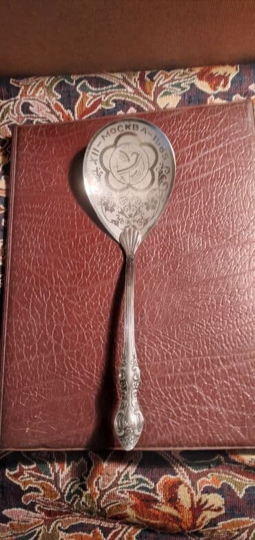 qasiqlar: Сувенирный половник из нержавейки.Производство СССР.Выпущен в честь 12 — 1