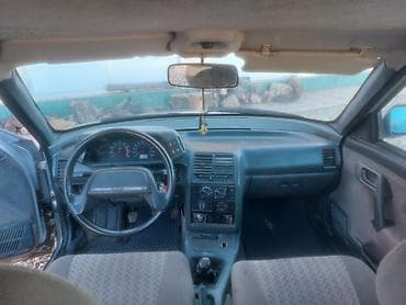e 200: Avtomobil: Lada/VAZ 2110 (sedan), gümüşü rəng Kuzov: 4 qapı, kompakt — 8