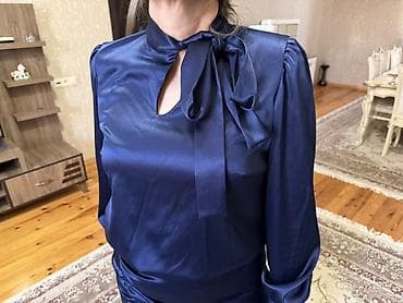 cins donlar 2020: Tünd göy rəngdə zərif atlas dəst – bluz və ətək - Parça: atlas/saten — 2