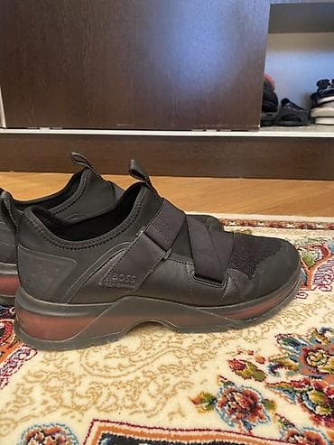 Qadın geyimləri: Məhsul: Kişi idman ayaqqabısı – BOSS brendi - Rəng: qara - Üst hissə — 4